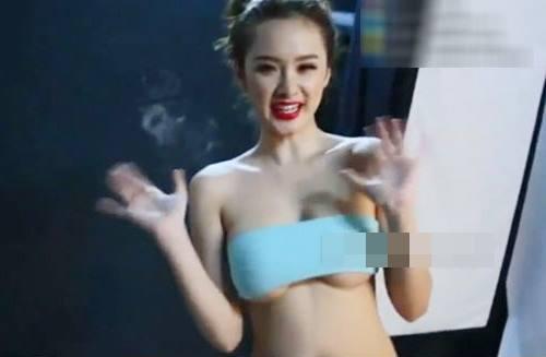 Áo tai tiếng nhất năm 17 tuổi của Angela Phương Trinh lại đang là mốt 2019 - Hàn Phong 