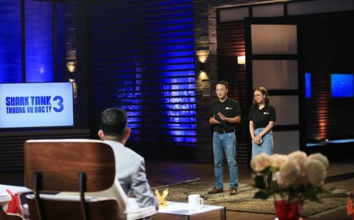 Startup "Uber cho TeleMarketing" từ bỏ 1 triệu USD của Shark Liên để nhận 300.000 USD của Shark Dzung bởi một câu nói: "Em chọn tiền bây giờ hay chọn tiền trong tương lai"