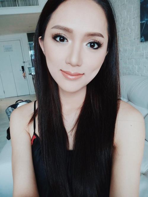 Hoa hậu Chuyển giới Hương Giang xuất hiện với gương mặt khác lạ