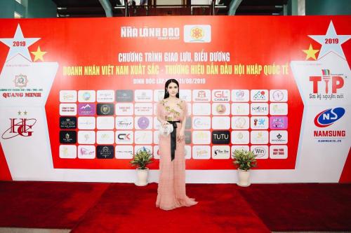 Thương Beauty vinh dự đón nhận giải thưởng Doanh nhân Việt Nam xuất sắc 2019