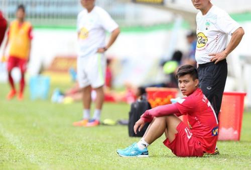 Bầu Đức lệnh đưa ngay Văn Thanh sang Hàn Quốc phẫu thuật