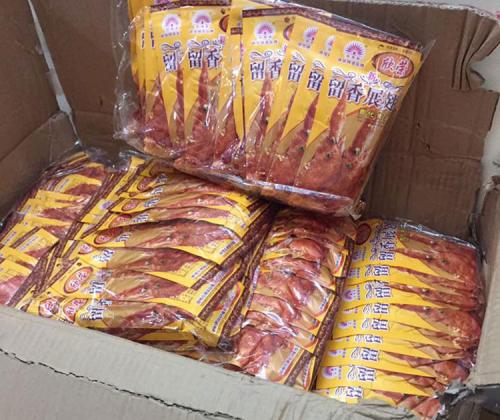 Bim bim cánh gà Trung Quốc: Mẹ mua 1.000 gói chiều con chơi hè