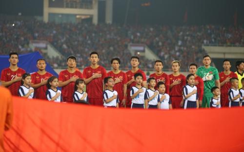 Việt Nam tiến gần thứ hạng lịch sử, bỏ xa Thái Lan 20 bậc trên BXH FIFA