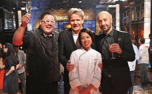 Nữ đầu bếp khiếm thị gốc Việt đầu tiên trở thành Quán quân Master Chef: Học nấu ăn vì nhớ món ngon mẹ làm, mở nhà hàng ‘vĩ đại nhất mọi thời đại’ ngay trên đất Mỹ