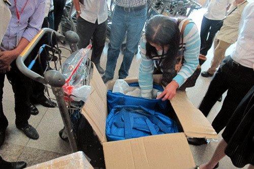 Nữ nhân viên Tân Sơn Nhất 'cầm nhầm' túi nữ trang của khách