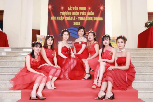 Cô gái 9x thành công nhờ kinh doanh mỹ phẩm Jenlly