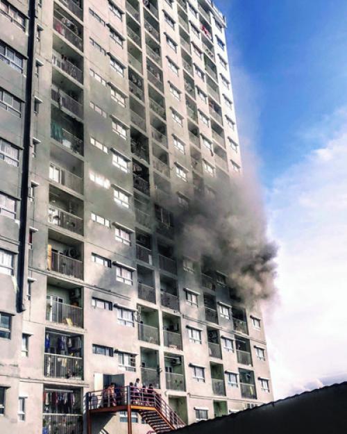 Cháy căn hộ chung cư ở Sài Gòn, hàng trăm người náo loạn