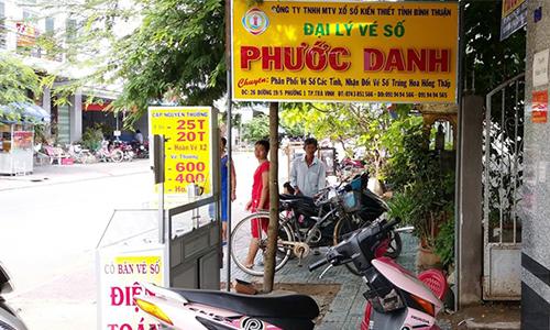 'Vé số kiểu Mỹ' tự ý nâng giá, bán dạo tràn lan ở miền Tây