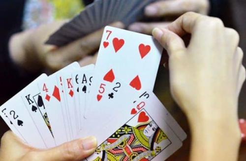 Mâu thuẫn khi đánh bài, một người bị đánh chấn thương sọ não -Ngọc Quyên 