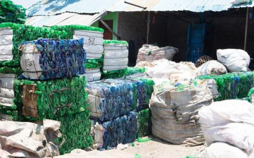 Dự án biến nhựa thành đơn vị tiền tệ, vừa giải quyết được vấn nạn rác lại tạo ra nguồn sống cho vô số người nghèo