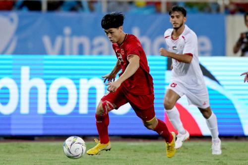 Dân trí  ›   Thể thao  ›   Chủ Nhật, 05/08/2018 - 15:51 HLV Park Hang Seo kéo Công Phượng xuống mặt đất