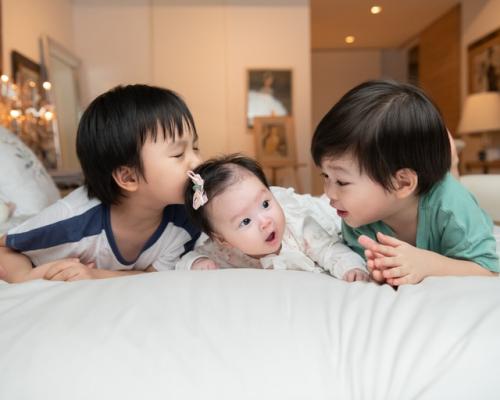 Ở ẩn 5 năm, “cô Pao” Đỗ Thị Hải Yến sinh liền 3 nhóc cho ông xã