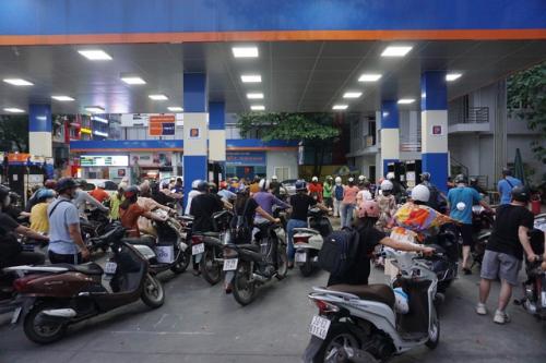 Ngày mai giá xăng dầu tăng hay giảm?