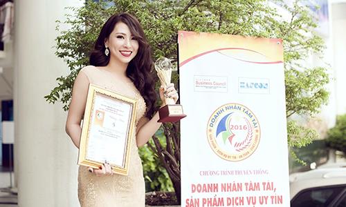 Vẻ đẹp không tì vết của nữ giám đốc mỹ phẩm Jun Angle