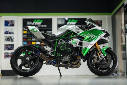 Kawasaki H2 phong cách cảnh sát Dubai tại Sài Gòn