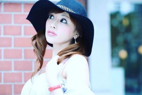 Người mẫu Nhật Bản phẫu thuật thẩm mỹ hơn 300 lần vì... bị mẹ chê xấu