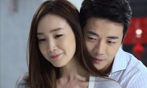 Em đừng tốn công sức làm gì, tôi có vợ con rồi