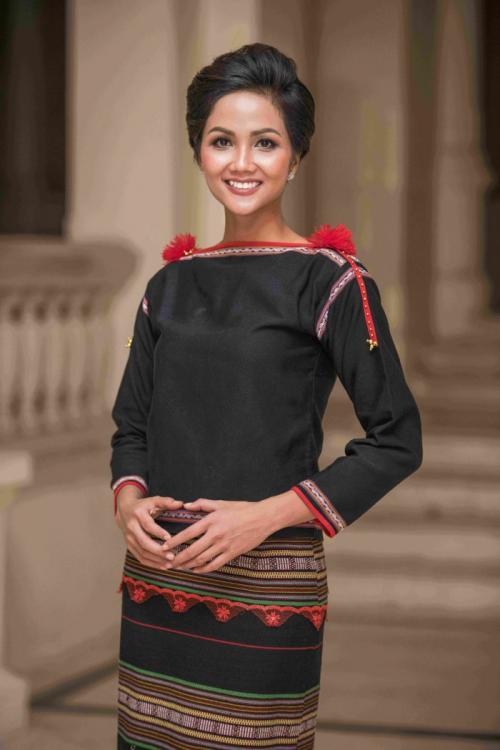 Khán giả tranh cãi khi Hoa hậu H'Hen Niê muốn mang trang phục Ê Đê tranh đấu tại Miss Universe 2018