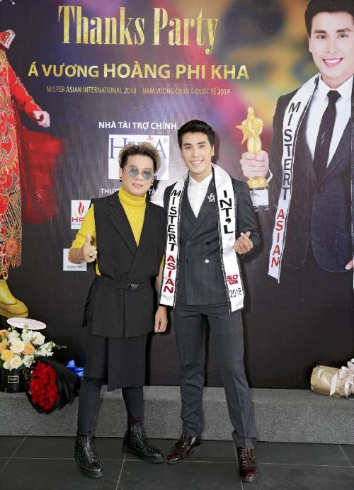 Vũ Hà đến chúc mừng Á vương Hoàng Phi Kha