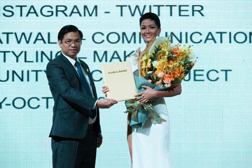 Hoa hậu H’Hen Niê làm ‘Đại sứ nhân ái’ của Nam Á Bank