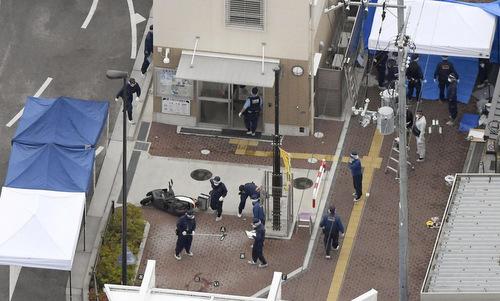 Nhật bắt nghi phạm đâm dao, cướp súng của cảnh sát