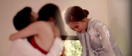 Vừa kết hôn, Giang Hồng Ngọc bị bắt gặp thân mật quá đà với bạn thân của ông xã -Châu Anh 