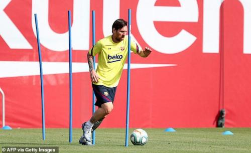 Messi và đồng đội nỗ lực tập luyện chờ ngày La Liga trở lại