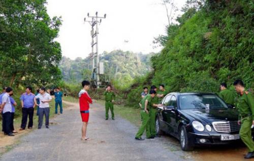 Phát hiện người đàn ông chết gục trên vô lăng ô tô, xe vẫn nổ máy- Hoàng Hải 