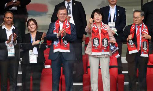 Tổng thống Hàn Quốc muốn đồng tổ chức World Cup với Triều Tiên