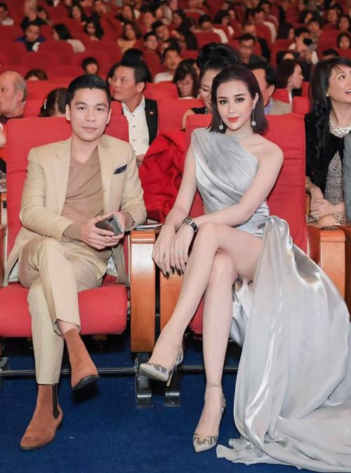 Người đẹp khoe chân dài trắng muốt, muốn "cướp" giải hoa hậu Hoàn vũ là ai? -An An 