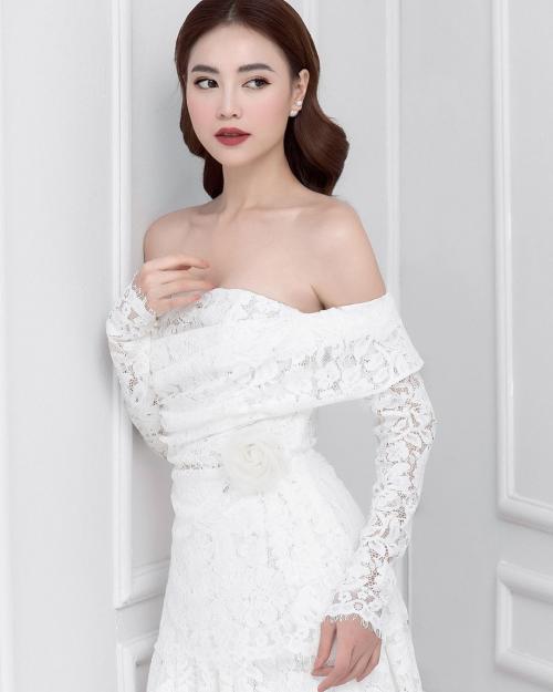 Ninh Dương Lan Ngọc trổ tài làm thơ, Elly Trần hóa công chúa gợi cảm -P.N 