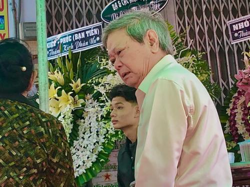 Nước mắt người cha mất 2 con lẫn cháu trong đám cháy