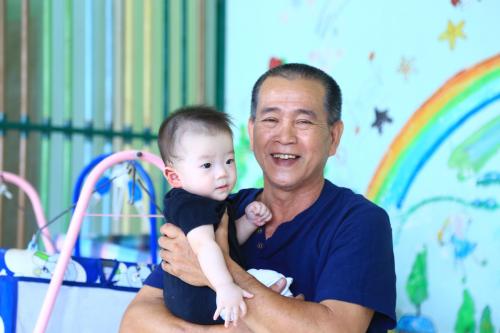 Ông bố của 88 “đứa con” hiến gia tài 100 tỷ cho mái ấm tình thương -Văn Dũng 