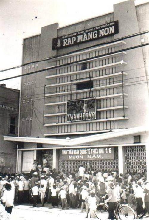 Thiếu gia Bình Thuận cưới nữ tài tử: Mở rạp phim chiều người đẹp