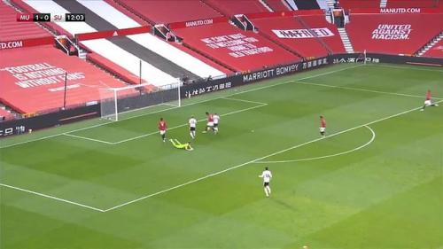 Rashford bị chê tơi tả trước tình huống bỏ lỡ ghi bàn khó tin