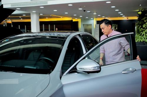 Sao Việt lên đời ô tô đón Tết: Giản dị hay nổi trội?