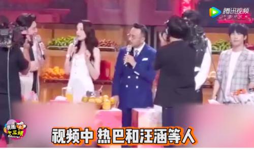 Địch Lệ Nhiệt Ba hoảng hốt vì bị fan cuồng “tấn công”