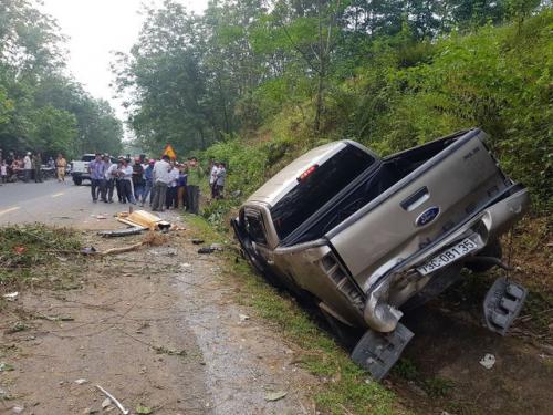 Hà Tĩnh:  Ô tô lao vào vách núi, hai cán bộ công an thương vong