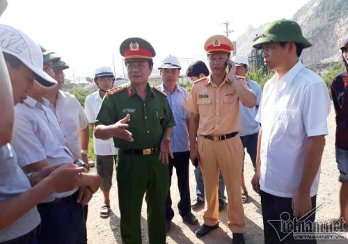 Tàu hỏa đâm xe tải: Công an lấy lời khai 2 người gác chắn