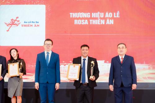 Áo Lễ Rosa đã xuất sắc nhận được chứng nhận và biểu trưng cho hạng mục Thương hiệu mạnh Quốc gia 2022.
