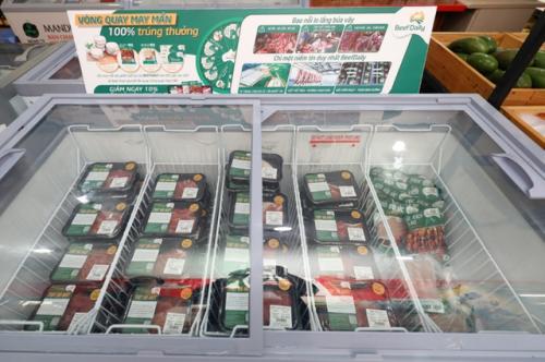 Thịt bò mát giá cao hơn thịt bò nóng nhưng vẫn “cháy hàng” ngày đầu ra mắt