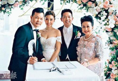 Nghệ sĩ gạo cội TVB tặng con dâu 'vàng trĩu cổ' trong ngày cưới