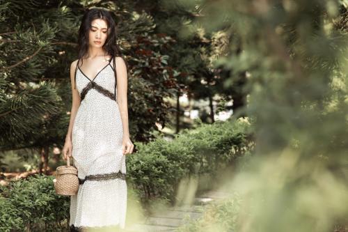 Diễn viên 'Thương nhớ ở ai' hoá cô nàng thị thành nữ tính