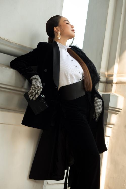 Trà Ngọc Hằng đầy khí chất, tung hai ca khúc Bolero mùa đông lãng mạn -M.T 