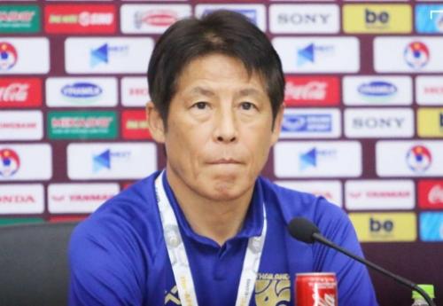 Trở lại Thái Lan, HLV Nishino xin lỗi và thừa nhận sự thật đắng lòng