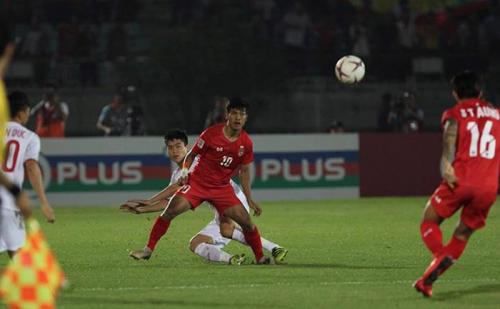 AFF Cup 2018 căng như dây đàn, tuyển Việt Nam "sáng" nhất