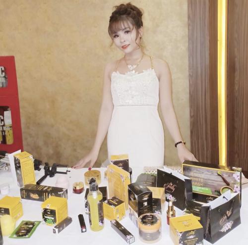 Huỳnh Thị Mỹ Hà - Mẹ Bỉm Sữa Vừa Chăm Con Vừa Kiếm Trăm Triệu Mỗi Tháng Khiến Nhiều Người Nể Phục