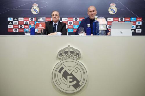 Zidane rời Real Madrid: Sự khôn ngoan của "gã hói"